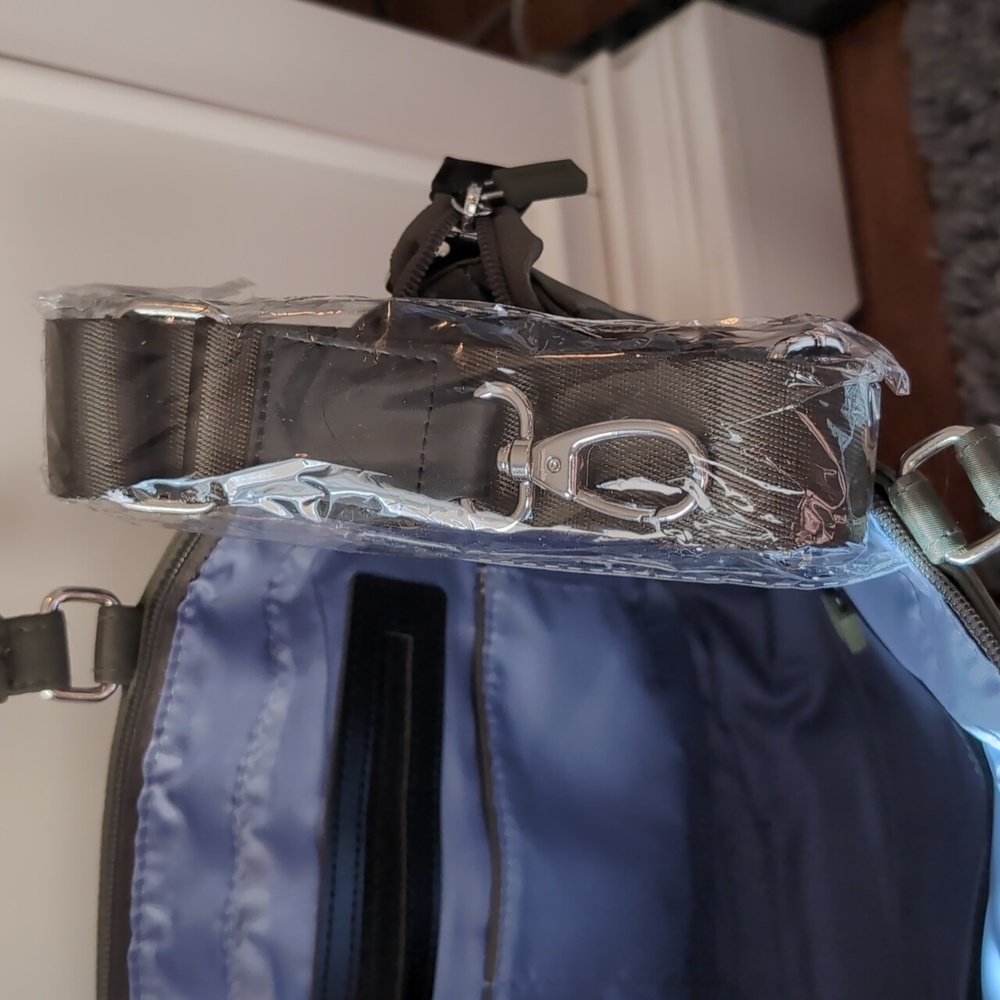 Sleek Olive Green Laptop Bag - Picture 7 of 8